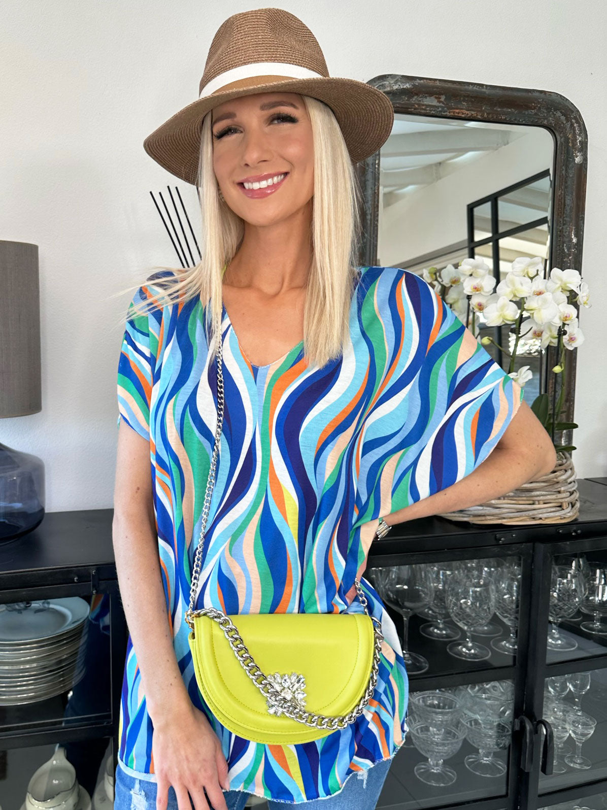 Kirsa - Mjuk flerfärgad blus med v-hals